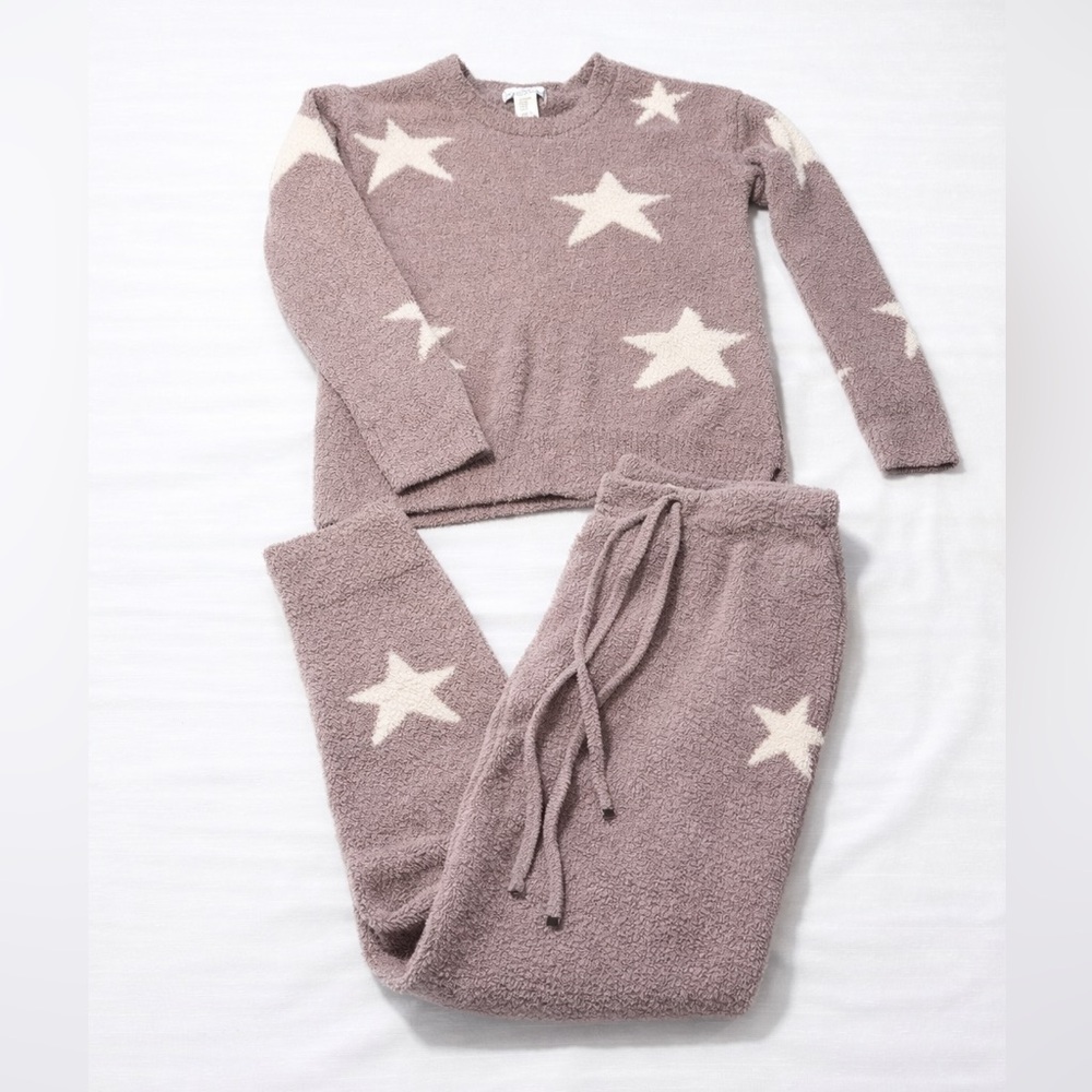 Super soft and comfy matching lounge set by Cupcakes and Cashmere 🤍